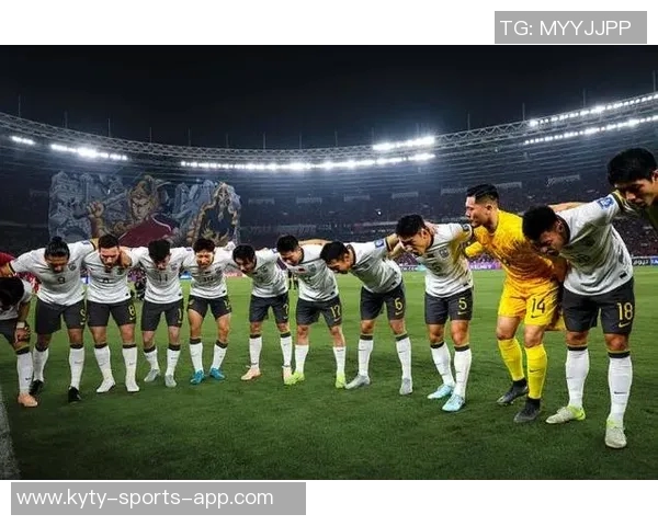 一代足球巨星告别赛场退役瞬间感动无数球迷泪洒看台